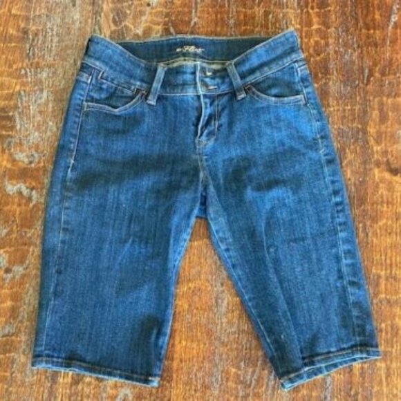 Old Navy * THE FLIRT * Longer DENIM JEANS SHORTS double button * STRETCH * sz 2 - Picture 1 of 5